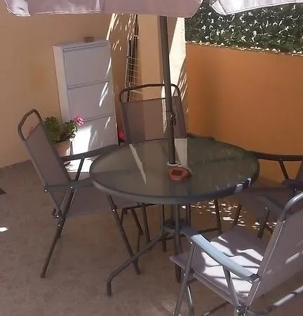 Apartman Lea *